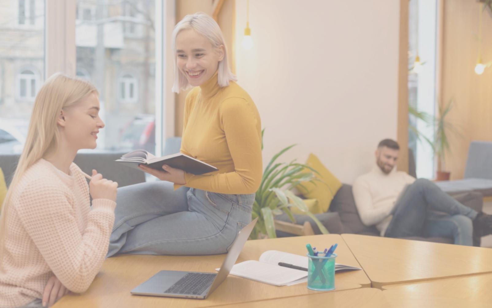 Étudiants travaillant sur des exercices budgétaires pratiques